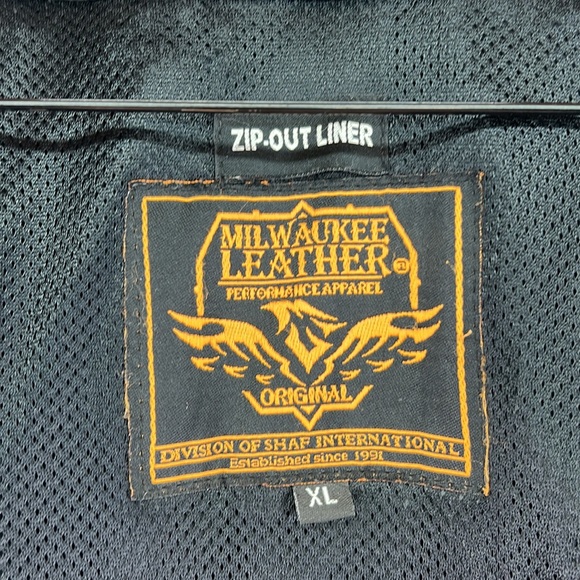 Milwaukee Long Sleeve Zip Motorcycle Jacket Black Leather Men XL Zip Out Liner - Picture 5 of 15